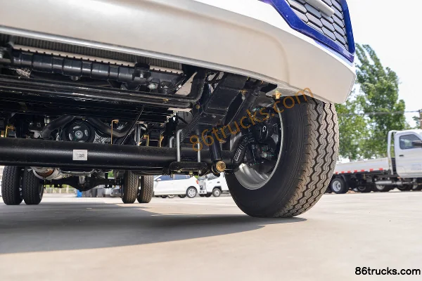 Dongfeng W08 1.6L Gasoline 123 hp 4X2(6 wheels) WLY 5-speed Hydraulic Brake 3.7m Single Row Van Mini Truck Chassis (3) | 86Trucks