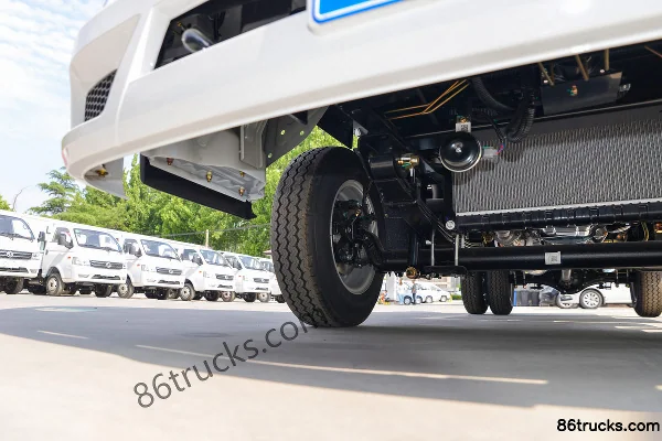 Dongfeng W17 1.6L Gasoline 123 hp 4X2(6 wheels) Mengwo 5-Speed Hydraulic Brake 3.78m Crew Cab Flatbed Mini Truck Chassis (2) | 86Trucks
