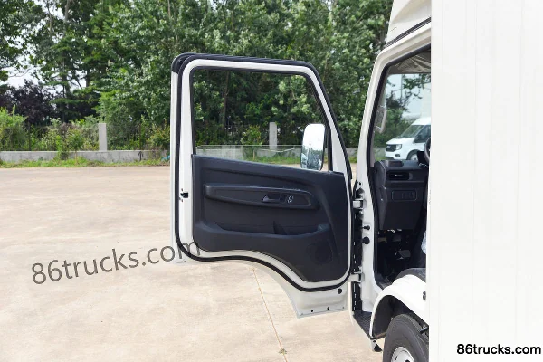 JMC New Shunda Standard Edition 2.5L Diesel 136hp 4X2(6 wheels) WLY 5-Speed 3.7m Single Row Van Light Truck Cab (1) | 86Trucks