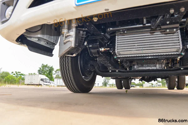 JMC New Shunda Standard Edition 2.5L Diesel 136hp 4X2(6 wheels) WLY 5-Speed 3.7m Single Row Van Light Truck Chassis (2) | 86Trucks