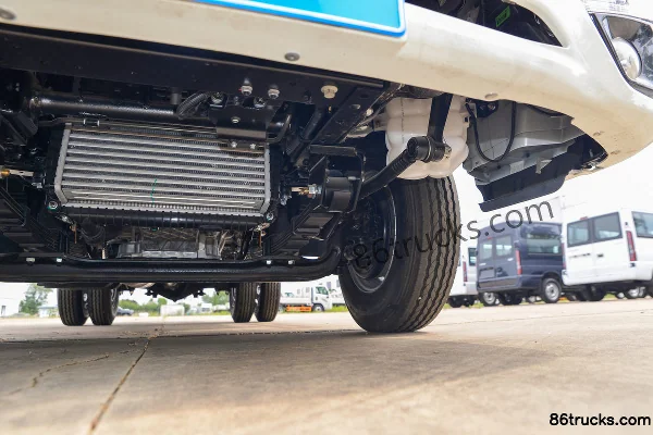 JMC Quanxin Shunda Standard Edition 2.5L Diesel 136 hp 4X2(6 wheels) WLY 5-speed 3.8m Semi-row Flatbed Light Truck Chassis (3) | 86Trucks