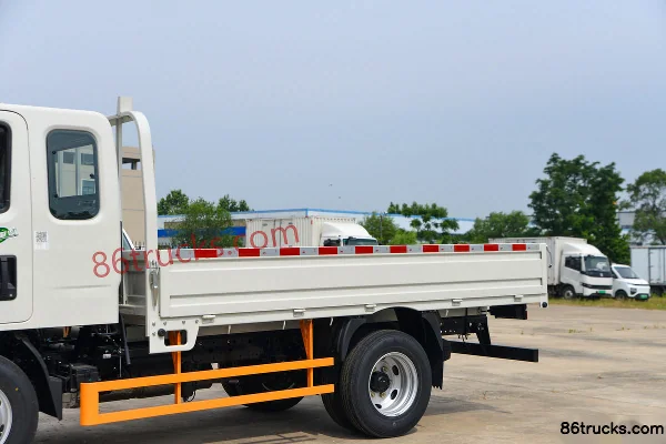 JMC Quanxin Shunda Standard Edition 2.5L Diesel 136 hp 4X2(6 wheels) WLY 5-speed 3.8m Semi-row Flatbed Light Truck Body (1) | 86Trucks