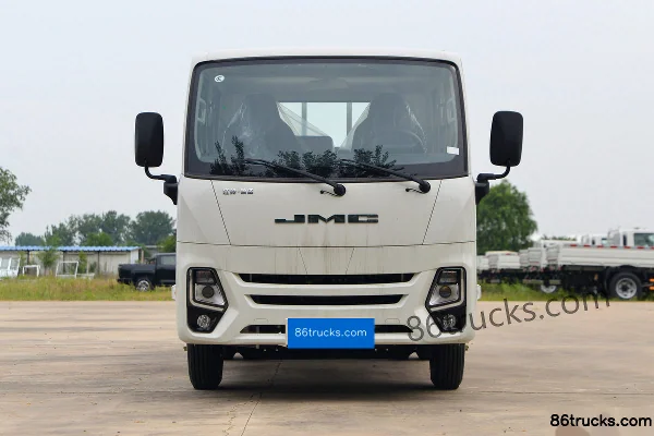 JMC New Shunda Small Card Luxury 2.5L Diesel 136hp 4X2(6 wheels) WLY 5-Speed 2.7m Double Row Flatbed Light Truck Exterior (2) | 86Trucks