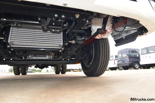 JMC New Shunda Small Card Luxury 2.5L Diesel 136hp 4X2(6 wheels) WLY 5-Speed 2.7m Double Row Flatbed Light Truck Chassis (3) | 86Trucks