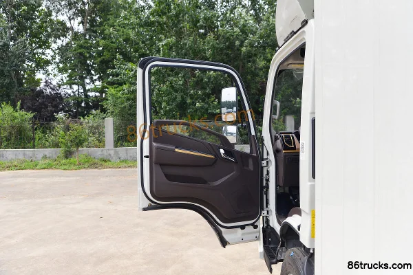 JMC Kaiwei Medium Body 143hp 4X2(6 wheels) 4.2m Single Row Van Light Truck (China VI)(Air Brake) Cab (1) | 86Trucks
