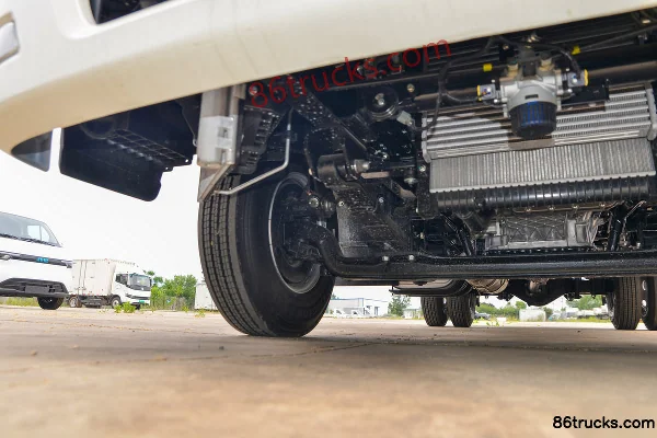JMC Kaiwei Medium Body 143hp 4X2(6 wheels) 4.2m Single Row Van Light Truck (China VI)(Air Brake) Chassis (2) | 86Trucks