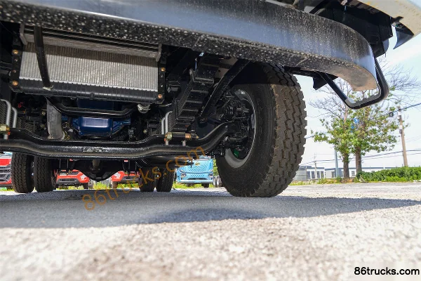 Sinotruk HOWO Tongsai 2.5L Diesel 185hp 4X2(6 wheels) Sinotruk 12-speed 4.15m single-row cage-type light truck Chassis (3) | 86Trucks