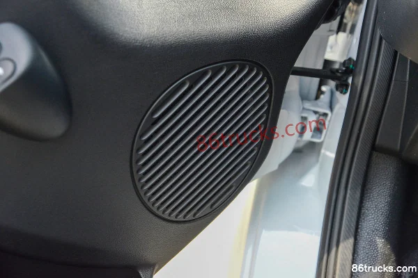 JMC Fushun 2026 Commercial Transport 2T Diesel 146hp 6/7-Seat Mid-Wheelbase Mid-High Roof Manual Dual Rear Doors Light Bus Cab (3) | 86Truck