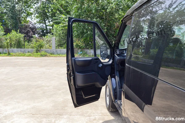JMC Fushun 2026 Commercial 2T Diesel 146hp 5/6-Seat Short Wheelbase Low Roof Manual Dual Rear Doors Light Bus Cab (1) | 86Trucks