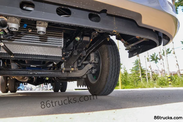 Sinotruk HOWO Hanjiang M 145 hp 4X2(6 wheels) 3.85 m semi-row stake truck Chassis (3) | 86Trucks
