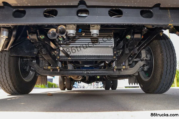 Sinotruk HOWO Hanjiang M 145 hp 4X2(6 wheels) 3.85 m semi-row stake truck Chassis (1) | 86Trucks