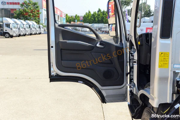 Foton S1 Changying Edition 2.5L Diesel 189 hp 4X2(6 wheels) WLY 6-Speed 4.14m Single Row Van Light Truck Cab (2) | 86Trucks