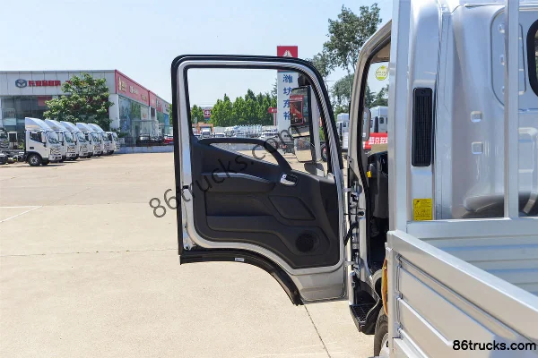 Foton S1 Changying Edition 2.5L Diesel 165 hp 4X2(6 wheels) 6-Speed 4.17m Single Row Flatbed Light Truck Cab (1) | 86Trucks