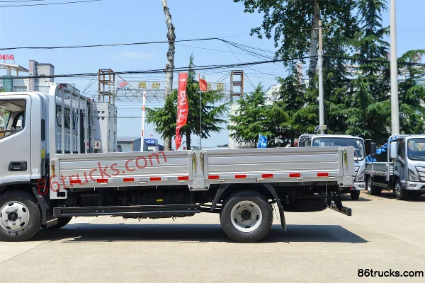 Foton S1 Changying Edition 2.5L Diesel 165 hp 4X2(6 wheels) 6-Speed 4.17m Single Row Flatbed Light Truck Body (2) | 86Trucks