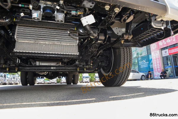Foton S1 Changying Edition 2.5L Diesel 165 hp 4X2(6 wheels) 8-Speed 3.83m Semi-Row Flatbed Light Truck Chassis (3) | 86Trucks