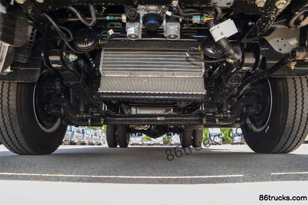 Foton S1 Changying Edition 2.5L Diesel 165 hp 4X2(6 wheels) 8-Speed 3.83m Semi-Row Flatbed Light Truck Chassis (1) | 86Trucks