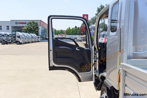 Foton S1 Changying Edition 2.5L Diesel 189 hp 4X2(6 wheels) WLY 6-speed Air Brake 3.83m Semi-row Panel Light Truck Cab (1) | 86Trucks
