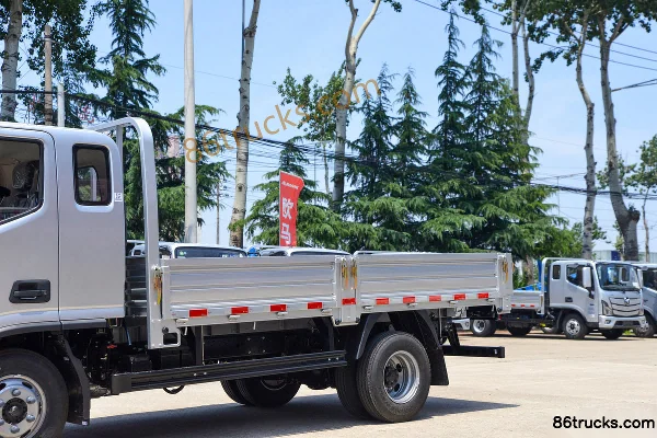Foton S1 Changying Edition 2.5L Diesel 189 hp 4X2(6 wheels) WLY 6-speed Air Brake 3.83m Semi-row Panel Light Truck Body (1) | 86Trucks