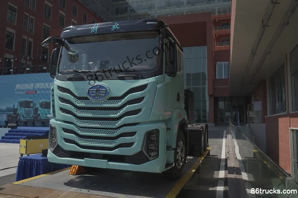 FAW Jiefang Qingdao Yingchi 6X4(10 wheels) Electric Tractor Truck Yiwei 400.619kWh Exterior (3) | 86Trucks