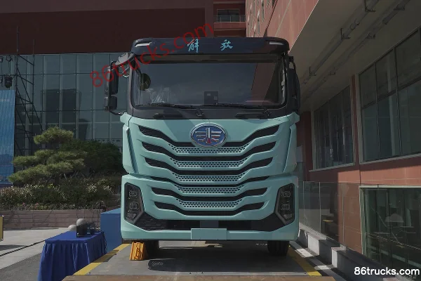 FAW Jiefang Qingdao Yingchi 6X4(10 wheels) Electric Tractor Truck Yiwei 400.619kWh Exterior (2) | 86Trucks