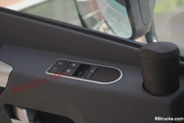 FAW Jiefang Qingdao Yingchi 6X4(10 wheels) Electric Tractor Truck Yiwei 400.619kWh Cab (2) | 86Trucks