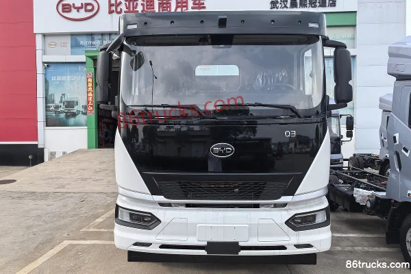 BYD Q3 6X4(10 wheels) Electric Tractor Truck Fudi 452kWh Exterior (2) | 86Trucks