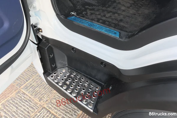FAW Jiefang Hu 6G Composite Edition 4.16m Single Row Pure Electric Van Light Truck CATL 140.41kWh 4X2(6 wheels) Cab (2) | 86Trucks