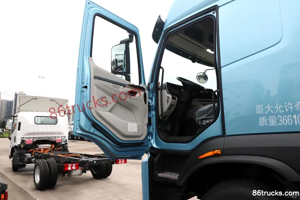 Dongfeng Yiwei 5 6X4(10 wheels) Pure Electric Tractor Truck CATL 528kWh Cab (1) | 86Trucks