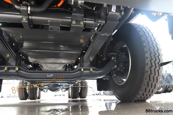 Dongfeng Yiwei 5 6X4(10 wheels) Pure Electric Tractor Truck CATL 528kWh Chassis (3) | 86Trucks