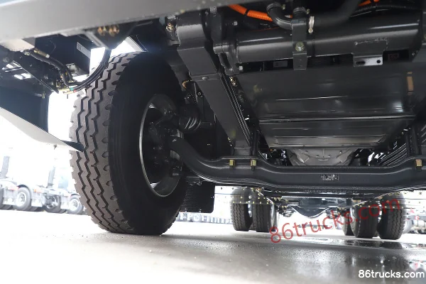 Dongfeng Yiwei 5 6X4(10 wheels) Pure Electric Tractor Truck CATL 528kWh Chassis (2) | 86Trucks