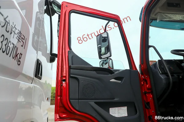 Dongfeng M3V 4.5L Diesel 260 hp 4X2(6 wheels) Fast Gear 8-Speed 8.3m Wing Opening Box Cargo Truck Cab (2) | 86Trucks