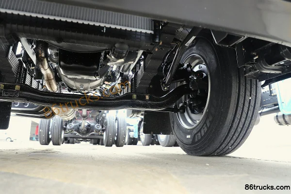 Dongfeng M3V 4.5L Diesel 260 hp 4X2(6 wheels) Fast Gear 8-Speed 8.3m Wing Opening Box Cargo Truck Chassis (3) | 86Trucks