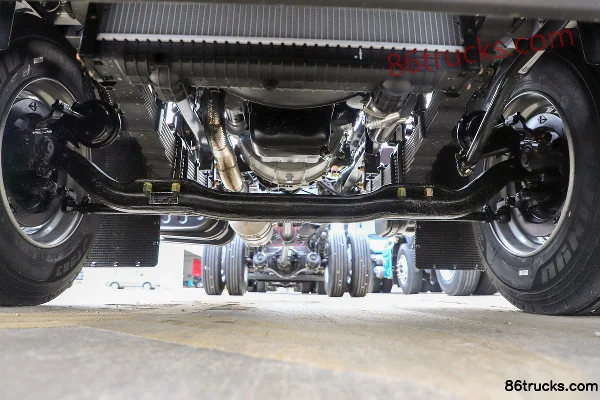Dongfeng M3V 4.5L Diesel 260 hp 4X2(6 wheels) Fast Gear 8-Speed 8.3m Wing Opening Box Cargo Truck Chassis (1) | 86Trucks