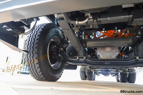Dongfeng Yiwei 5 version super charge rapide 6X4(10 roues) tracteur routier 100% électrique EVE 453kWh Châssis (2) | 86Trucks