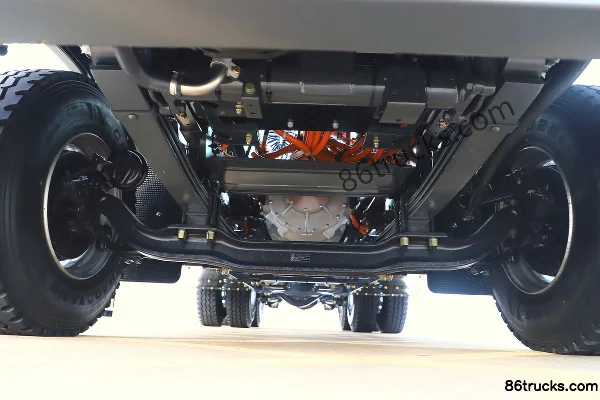 Dongfeng Yiwei 5 version super charge rapide 6X4(10 roues) tracteur routier 100% électrique EVE 453kWh Châssis (1) | 86Trucks