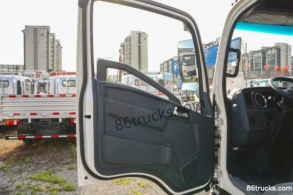 Sinotruk Hanjiang 4.15m Single Row Electric Flatbed Light Truck CATL 100.07kWh 4X2(6 wheels) Cab (1) | 86Trucks