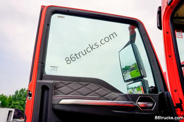 Sitrak G5 Full Attendance King 290 hp 4X2(6 wheels) 6.8m Refrigerated Truck Cab (2) | 86Trucks