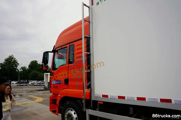 Sitrak G5 Full Attendance King 290 hp 4X2(6 wheels) 6.8m Refrigerated Truck Body (3) | 86Trucks