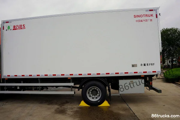 Sitrak G5 Full Attendance King 290 hp 4X2(6 wheels) 6.8m Refrigerated Truck Body (1) | 86Trucks
