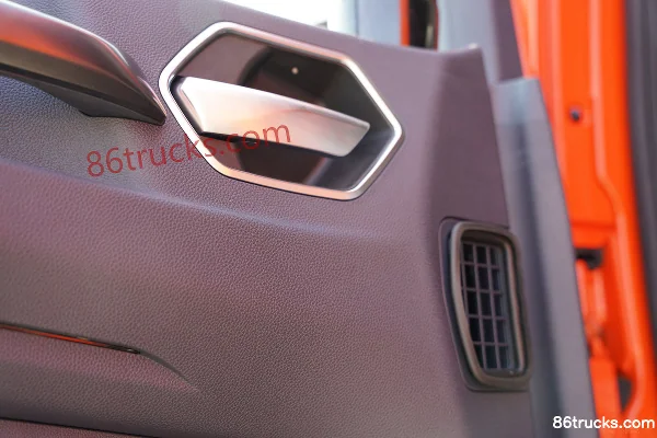 Sinotruk HOWO TX High Efficiency 6.9L Diesel 290 hp 4X2(6 wheels) Sinotruk 8-Speed 6.92m Stake Cargo Truck Cab (3) | 86Trucks