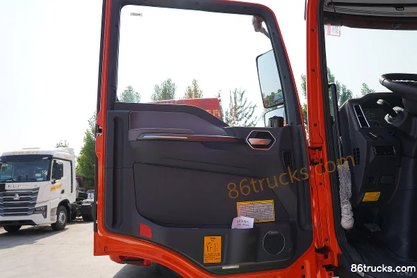 Sinotruk HOWO TX High Efficiency 6.9L Diesel 290 hp 4X2(6 wheels) Sinotruk 8-Speed 6.92m Stake Cargo Truck Cab (1) | 86Trucks