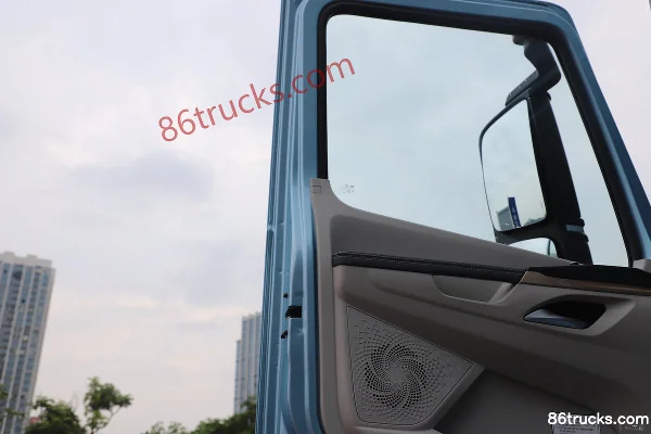 Dongfeng Liuqi Chenglong H5V 290 ch 4X2(6 roues) camion porteur à ridelles 6,8 m Cabine (3) | 86Trucks