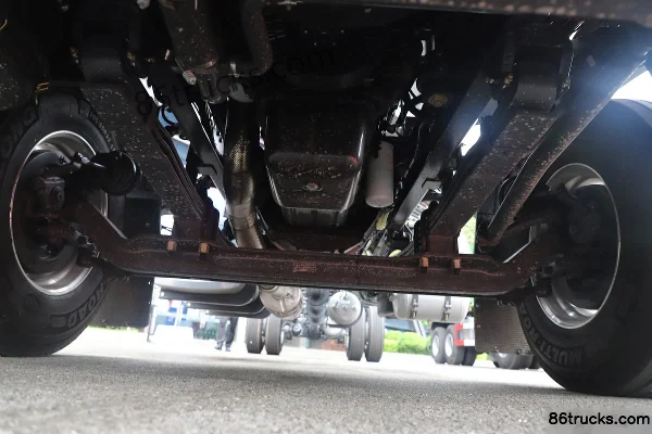 Dongfeng Liuqi Chenglong H5V 290 ch 4X2(6 roues) camion porteur à ridelles 6,8 m Châssis (1) | 86Trucks