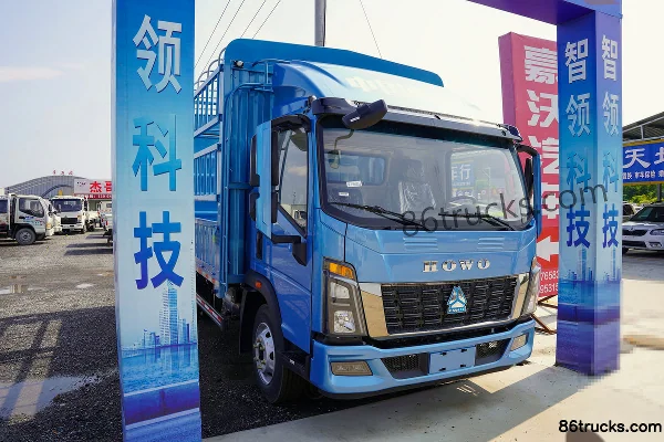 Sinotruk HOWO Tongshuai 4.6m single-row electric stake cargo truck CATL 140.41kWh 4X2(6 wheels) Exterior