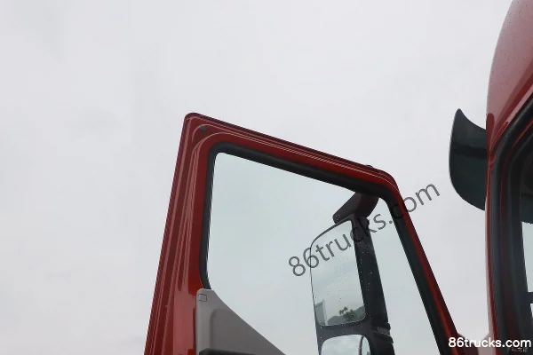 Dongfeng H5 12.9L LNG 500ch 6X4(10 roues) Fast Gear 12-speed tractor truck Cabine (2) | 86Trucks