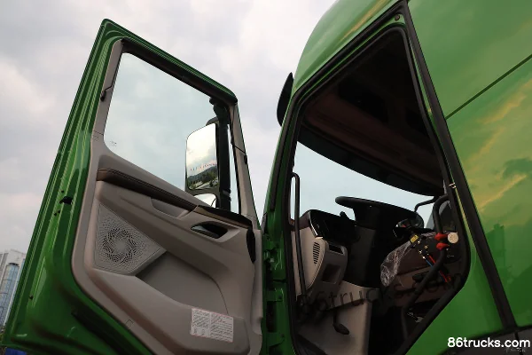 Dongfeng HK 12.9L Diesel 600 hp 8X4(12 wheels) Fast Gear 13-speed 7.6m Dump Truck Cab (2) | 86Trucks