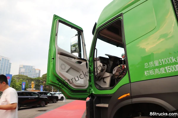 Dongfeng HK 12.9L Diesel 600 hp 8X4(12 wheels) Fast Gear 13-speed 7.6m Dump Truck Cab (1) | 86Trucks