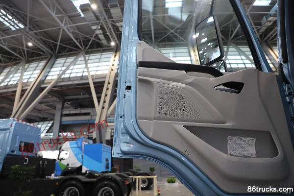 Dongfeng H5 4X2(6 wheels) Air Brake 9.8m Electric Box Cargo Truck Guoxuan 215.424kWh Cab (3) | 86Trucks