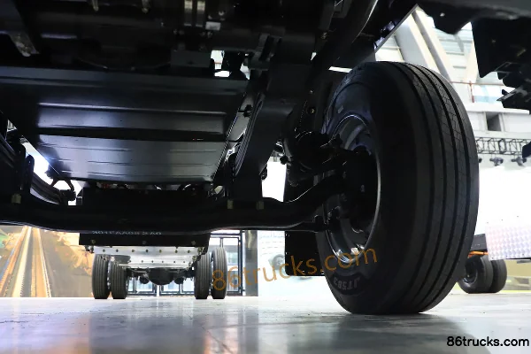 Dongfeng H5 4X2(6 wheels) Air Brake 9.8m Electric Box Cargo Truck Guoxuan 215.424kWh Chassis (3) | 86Trucks