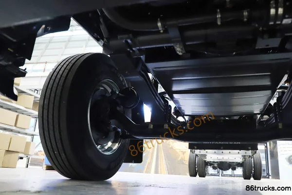 Dongfeng H5 4X2(6 wheels) Air Brake 9.8m Electric Box Cargo Truck Guoxuan 215.424kWh Chassis (2) | 86Trucks